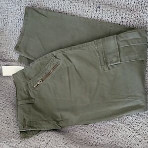 You can zip ..put and snap pocket choices